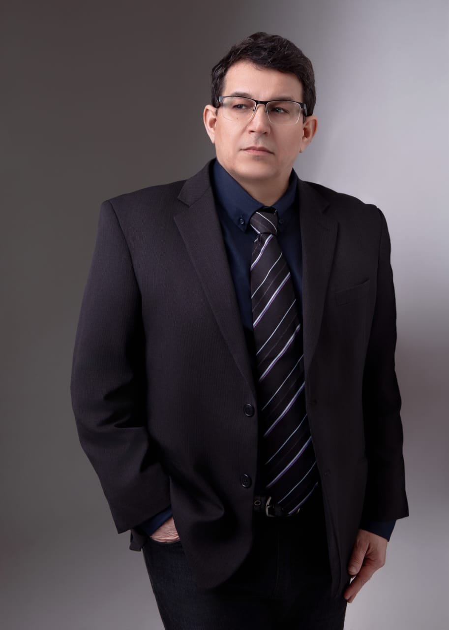 Fernando Manfio Pires - sócio fundador do RMP Advogados, OAB/RS 43.436